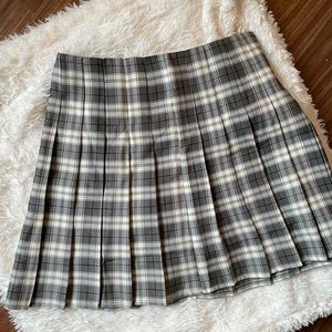 pleated skirt